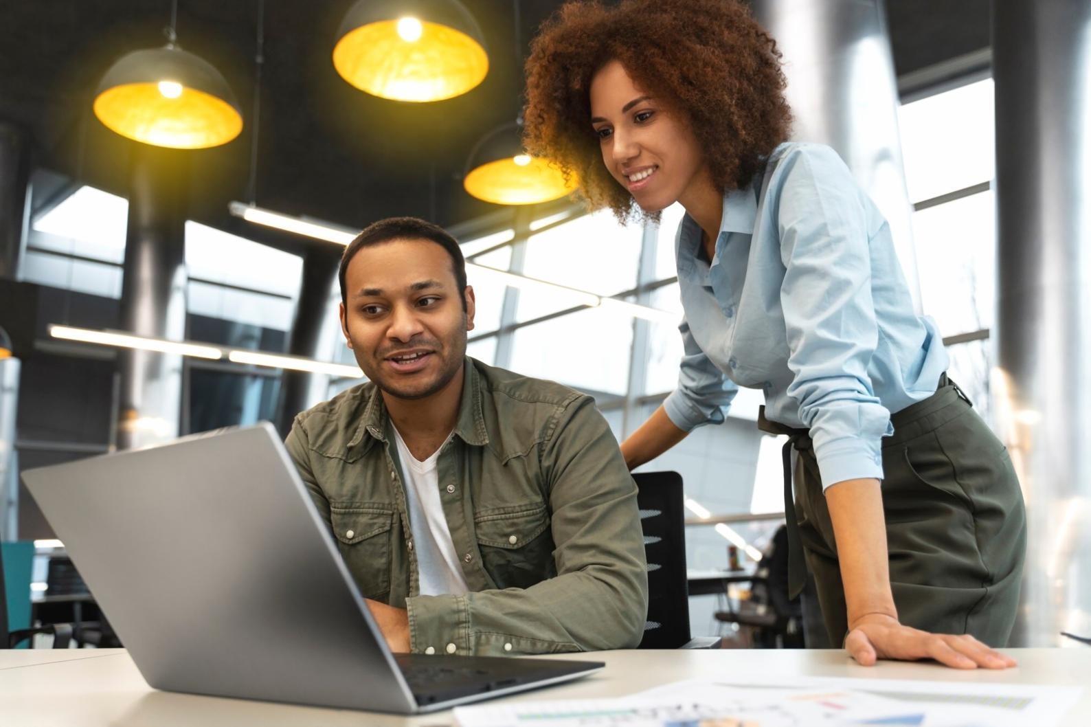 Geschäftliche Budgetplanung mit Dokumenten und Analyse